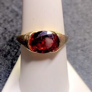 NEW Size 8 Ring goldtone and red